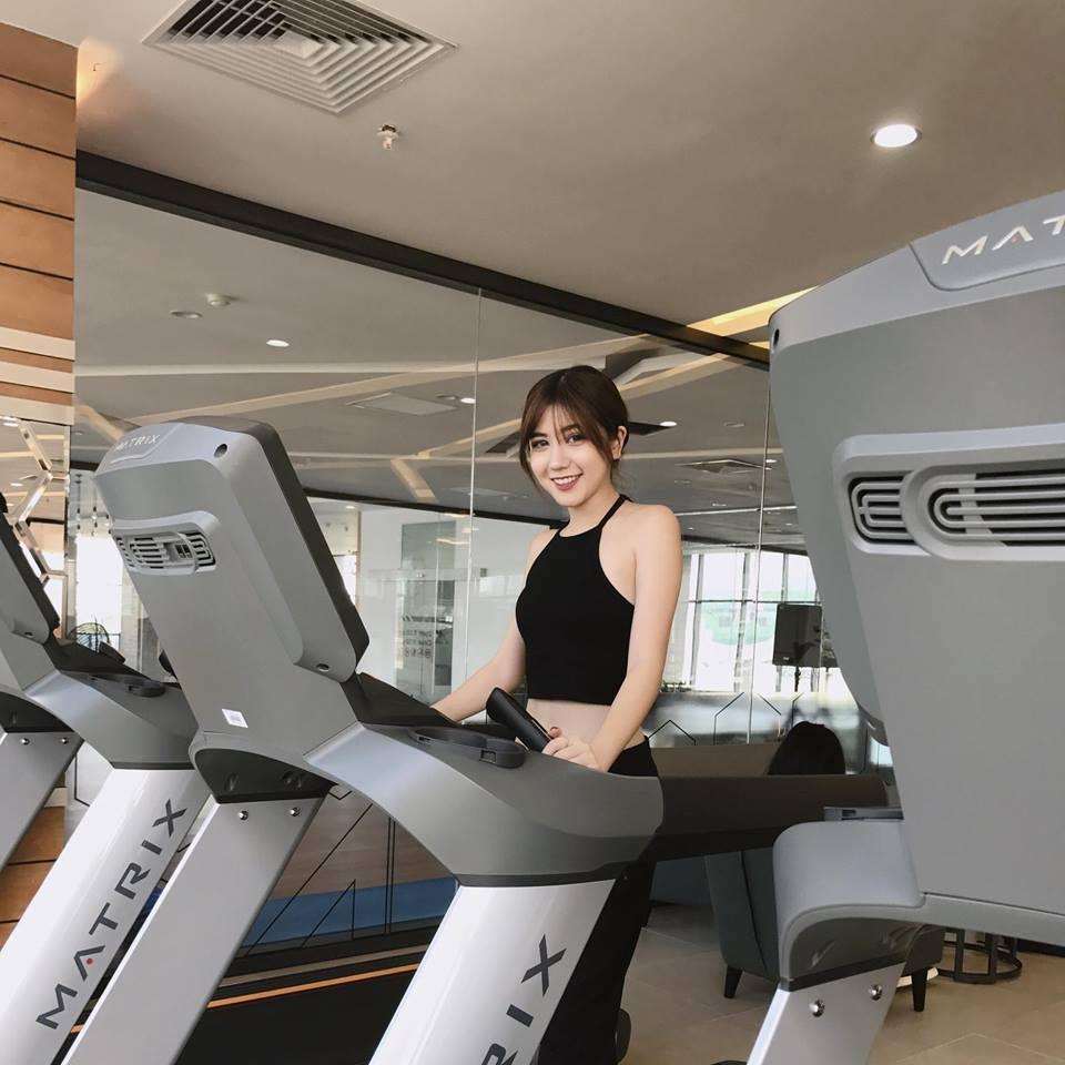 Hot girl - hot boy Việt 28/8: Khánh Linh The Face bị trộm móc túi-3