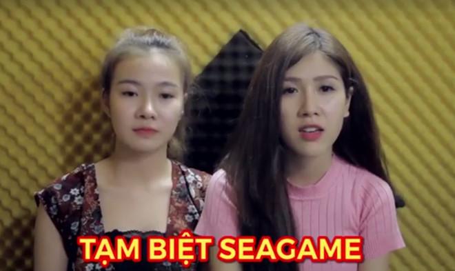 Vẻ đẹp nóng bỏng của hai cô gái ám ảnh giới trẻ với bản nhạc chế Tạm biệt SEA Games-1