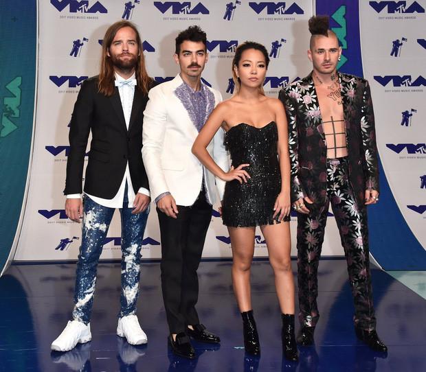 Sao khoe sắc trên thảm đỏ MTV VMAs 2017-8