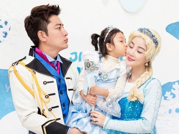 Trái với quá khứ bị chê xấu, con gái của Giả Nãi Lượng - Lý Tiểu Lộ ngày càng đáng yêu, lanh lợi-15