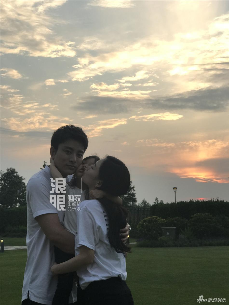 Showbiz Hoa ngữ sẽ biết ơn Giả Nãi Lượng - Lý Tiểu Lộ nhờ cuộc hôn nhân vạn người ngưỡng mộ-1