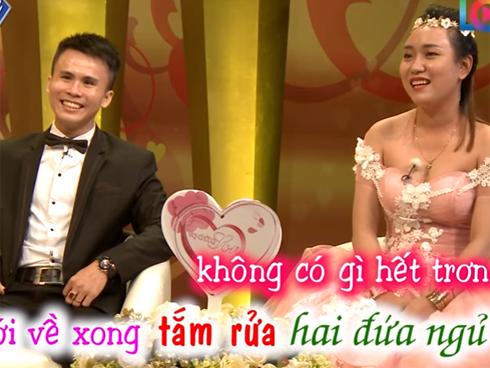 Có ai lại mang hoa có chữ ‘Vu Lan báo hiếu’ tặng người yêu như anh chàng này không?-10