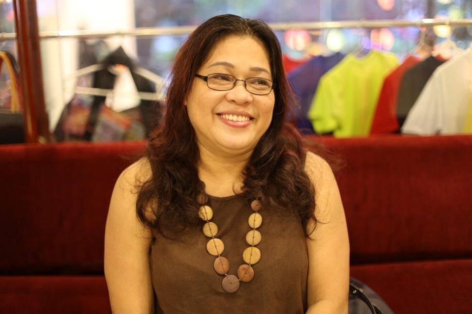 Tiến sĩ đóng giả cô dâu vác bụng bầu quẩy tưng bừng trong ngày lễ về hưu khiến dân mạng phát sốt-1