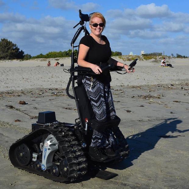 Từ khi vợ bại liệt, đêm nào chồng cũng lẻn ra ngoài, vợ rình xem và ôm mặt khóc khi phát hiện sự thật-4