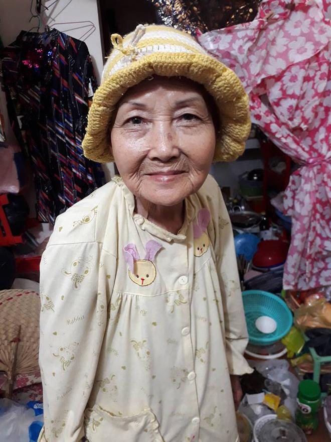 Cuộc đời buồn của cụ bà 80 tuổi đi ăn xin để chăm sóc chó, mèo hoang-1