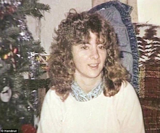 Người phụ nữ mất tích bí ẩn, 28 năm sau cảnh sát phát hiện cột bê tông 3 tấn đầy khả nghi-1