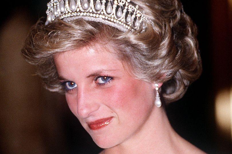 Những cột mốc hôn nhân đáng nhớ của Công nương Diana qua ống kính nhiếp ảnh Hoàng gia-1