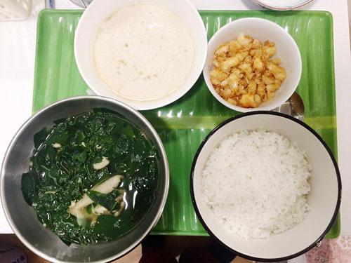 Con dâu hoang mang cầu cứu dân mạng vì ở cữ mẹ chồng cho ăn mì nấu cá nguyên vây-7