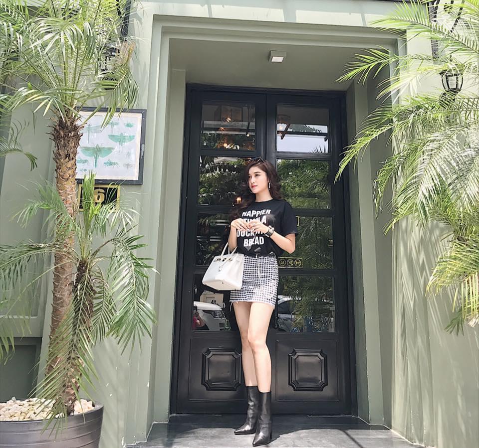 Tin sao Việt 28/8: Tóc Tiên bán nude quyến rũ - Ngọc Trinh sưng mặt vì nhổ răng-10