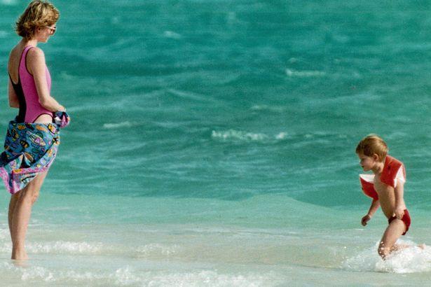 Những cột mốc hôn nhân đáng nhớ của Công nương Diana qua ống kính nhiếp ảnh Hoàng gia-11