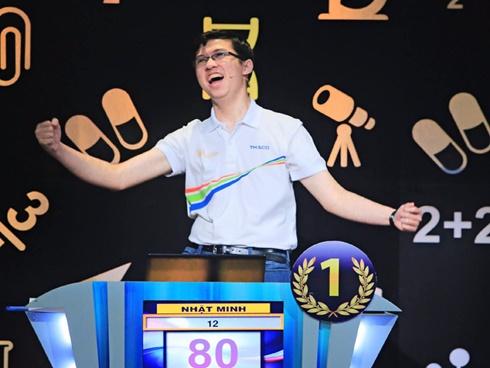 Cậu bé 11 tuổi bán vé số giúp mẹ nuôi anh trai bại não-2