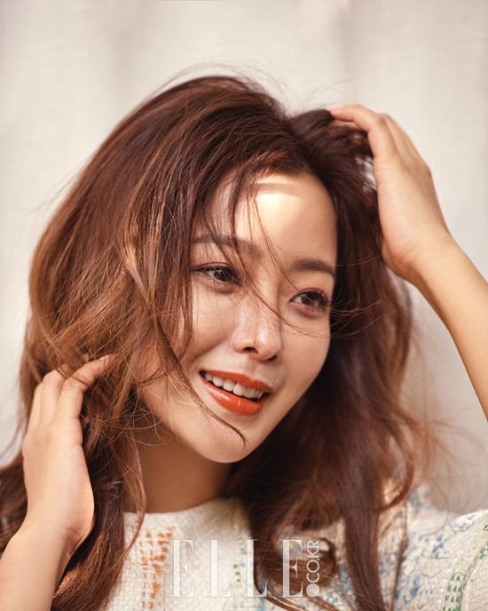 Kim Hee Sun: Nữ hoàng truyền hình từng muốn bỏ nghề vì con gái bị chê xấu-5