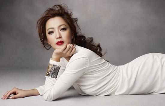 Kim Hee Sun: Nữ hoàng truyền hình từng muốn bỏ nghề vì con gái bị chê xấu-6