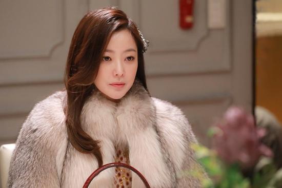 Kim Hee Sun: Nữ hoàng truyền hình từng muốn bỏ nghề vì con gái bị chê xấu-9