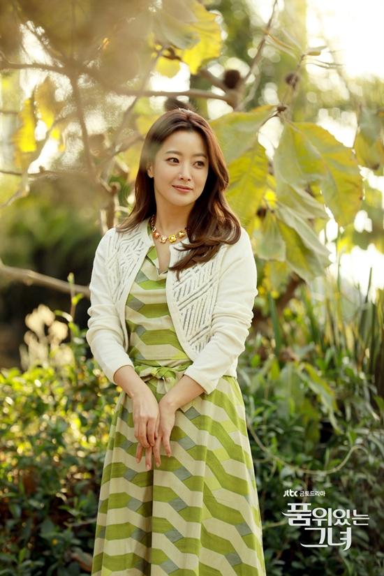 Kim Hee Sun: Nữ hoàng truyền hình từng muốn bỏ nghề vì con gái bị chê xấu-11