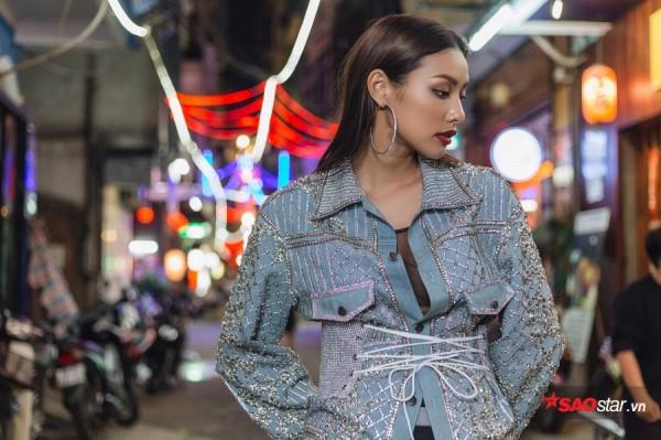 Dù không hẹn, Lilly Nguyễn vẫn tư tưởng lớn gặp… Hoàng Thuỳ nhờ mẫu áo denim này!-4