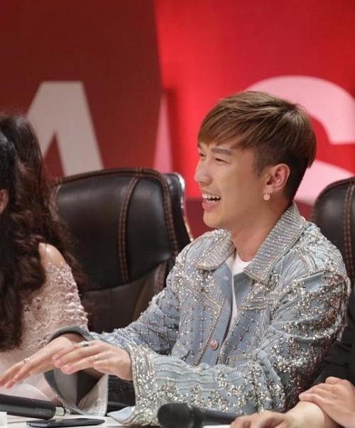 Dù không hẹn, Lilly Nguyễn vẫn tư tưởng lớn gặp… Hoàng Thuỳ nhờ mẫu áo denim này!-7