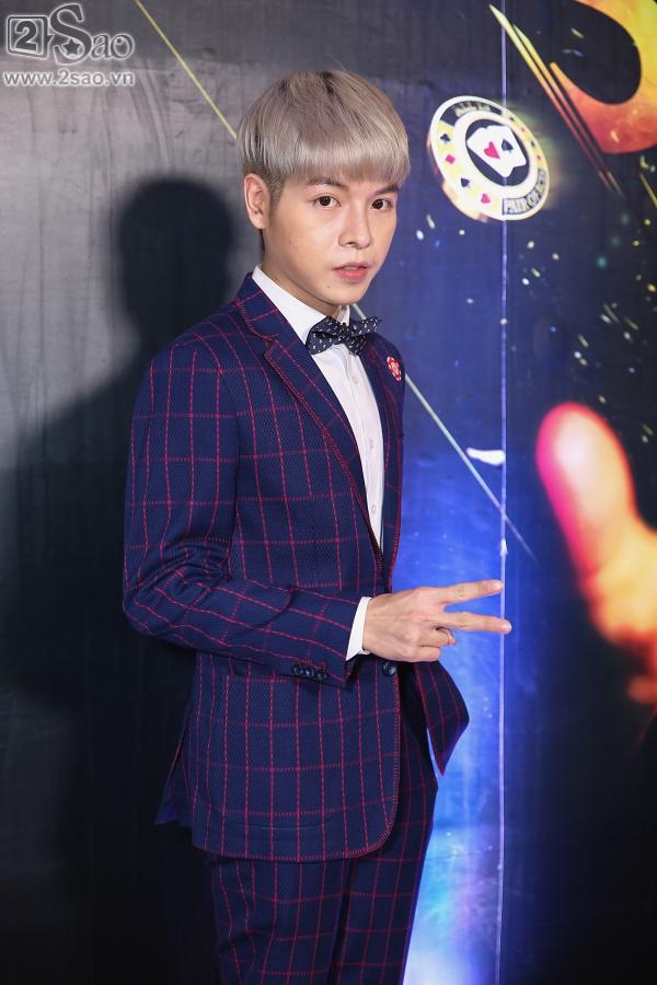 Đức Phúc đẹp tựa soái ca đến chúc mừng vợ chồng Phạm Quỳnh Anh-4