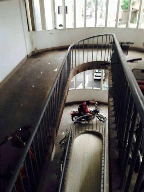 Lạ lùng tòa nhà không thang bộ, không thang máy vẫn phóng được xe vào tận cửa nhà-4