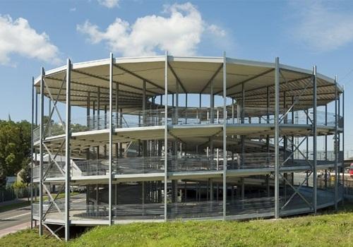 Lạ lùng tòa nhà không thang bộ, không thang máy vẫn phóng được xe vào tận cửa nhà-5