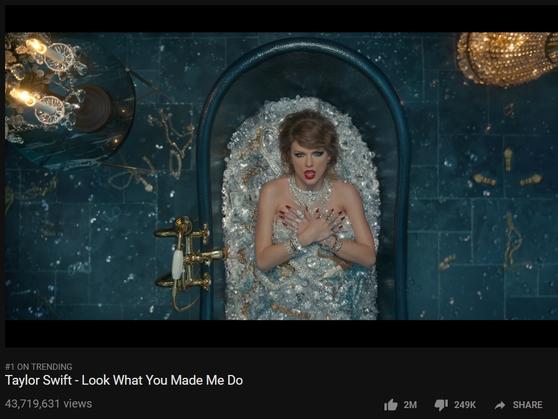 Clip: Look what you made me do của Taylor Swift bị soi nhiều đoạn giống bài hát Việt-4