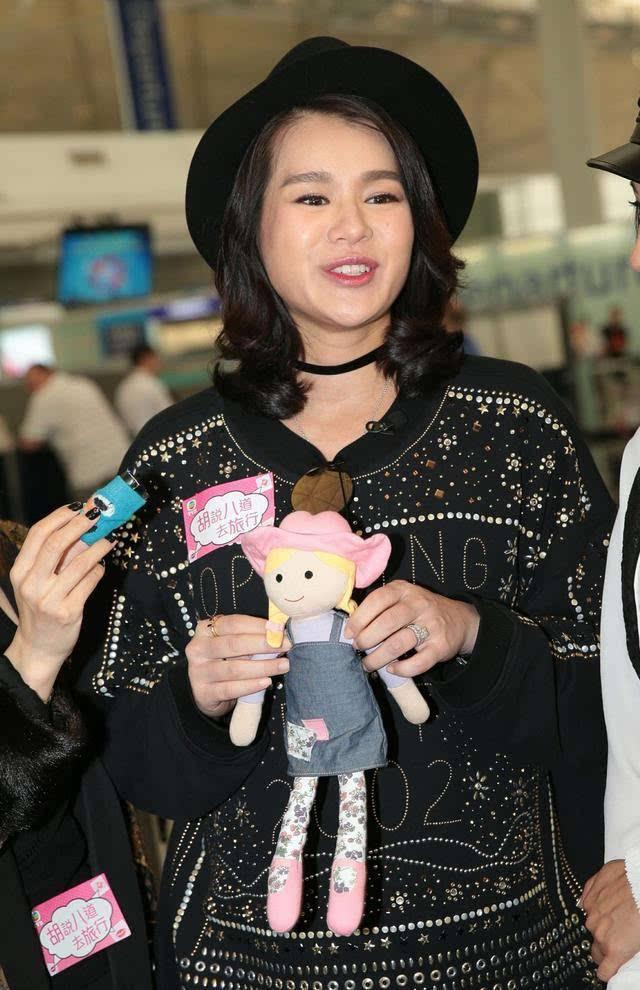 Bình thường xinh đẹp là thế, ấy vậy mà lúc bầu bí mỹ nhân cũng y chang bà nội trợ-1