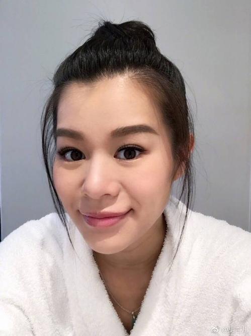 Bình thường xinh đẹp là thế, ấy vậy mà lúc bầu bí mỹ nhân cũng y chang bà nội trợ-2