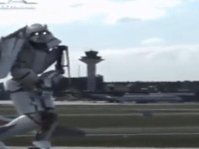Clip hài: Robot hiện đại nhất thế giới bị 'Tào Tháo đuổi'