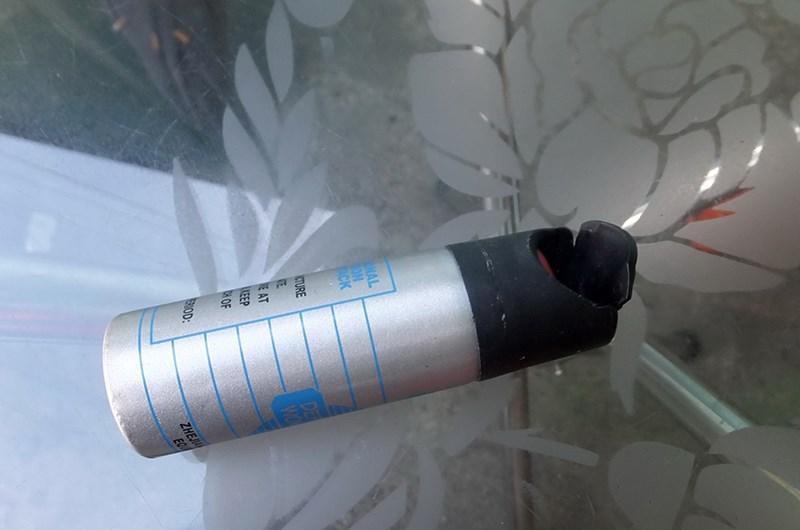 Cãi vã chỗ đậu xe, nữ tài xế xịt hơi cay vào chủ quán phở-2