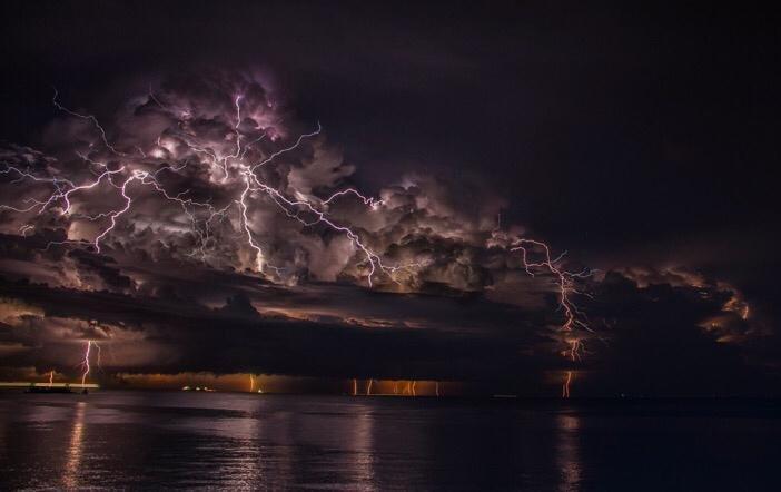 Những địa điểm đẹp lạ lùng trong sương mù, lốc xoáy-14