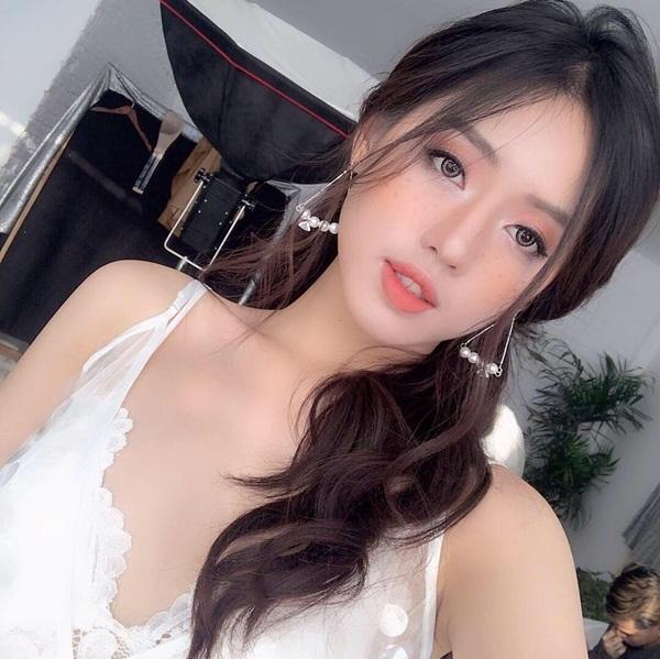 Khánh Linh The Face gây shock với bức ảnh bạn trai sờ vòng 3 trong nhà vệ sinh-6