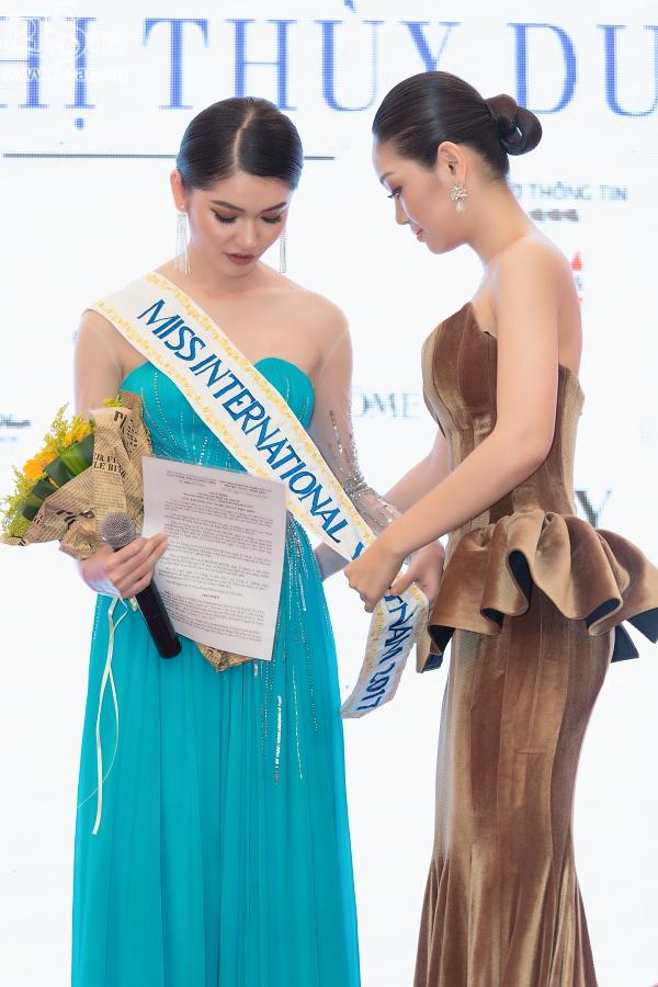 Á hậu Thùy Dung: Tôi tự tin với nhan sắc không cần phẫu thuật thẩm mỹ-11