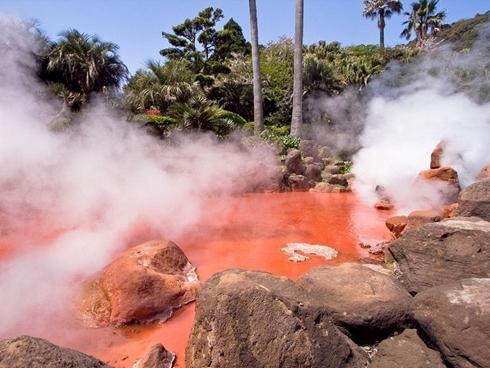 Những sông hồ sôi sùng sục luộc được trứng