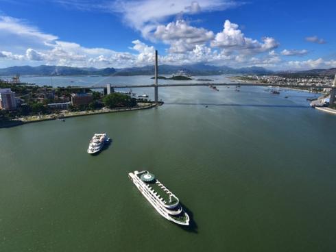 Thót tim với những pha trượt trên sườn núi lửa của du khách-6