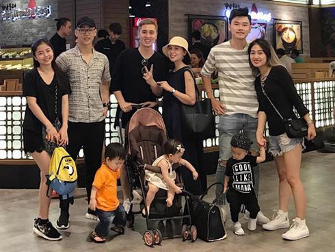 Ba cặp bố mẹ trai xinh gái đẹp hội tụ gây sốt mạng xã hội-4