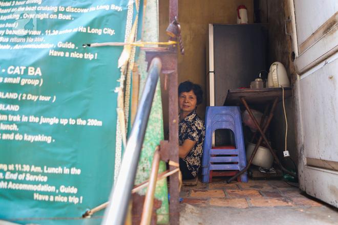 Sống khổ trong nhà phố cổ nằm trên nóc WC: Khi yêu đương vương mùi xú khí, bếp ăn ở cạnh bồn cầu-12