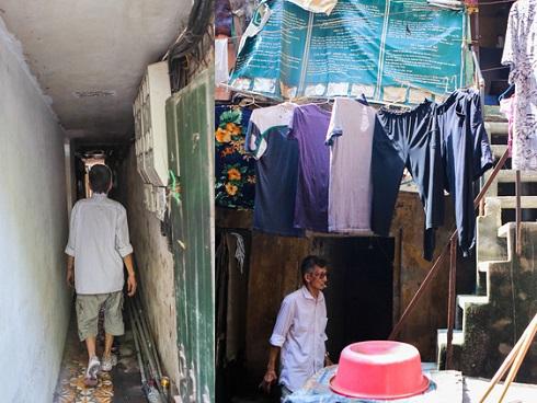 Phụ huynh kinh hãi chứng kiến ổ mủ chảy ra từ thịt lợn cung cấp vào bếp ăn trường học-5