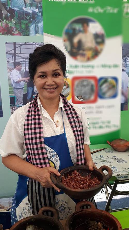 Nghệ sĩ Xuân Hương bất ngờ tái xuất với gương mặt sưng phù khác lạ-2