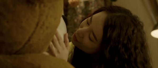 Ái Phương dạy Nhã Phương 5 kiểu hôn cực bá đạo-3