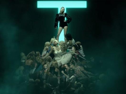 Taylor Swift: Sắc đẹp, tài năng hay nhân cách đều chặt đôi dư luận-10