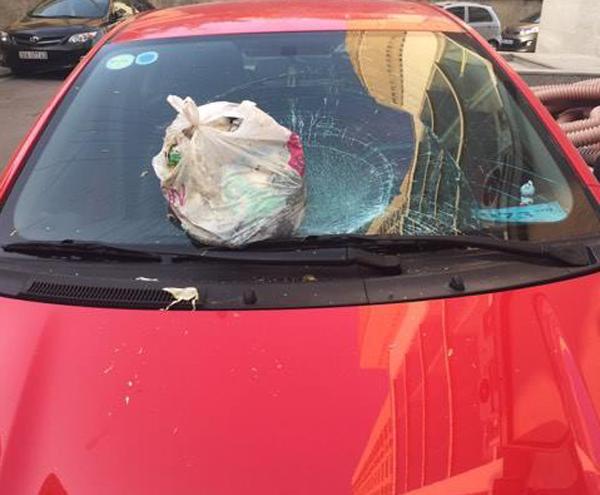 Hà Nội: Cư dân HH Linh Đàm lại hết hồn khi chiếc cốc thủy tinh rơi xuống, suýt trúng đầu 2 mẹ con-13