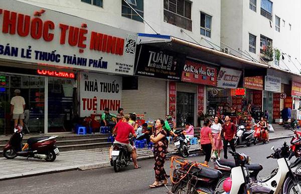 Hà Nội: Cư dân HH Linh Đàm lại hết hồn khi chiếc cốc thủy tinh rơi xuống, suýt trúng đầu 2 mẹ con-9