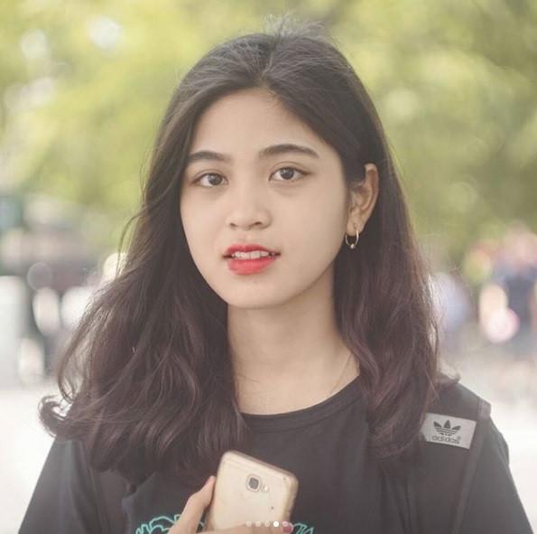 Dân mạng tìm kiếm hot girl mặc đồng phục điểm trung bình 9,0-3