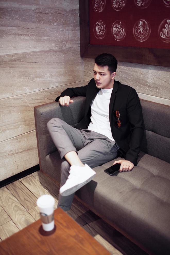 Chàng bác sĩ thẩm mỹ điển trai và chuyện trùng tu nhan sắc cho các hot girl-2