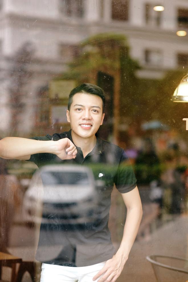 Chàng bác sĩ thẩm mỹ điển trai và chuyện trùng tu nhan sắc cho các hot girl-7