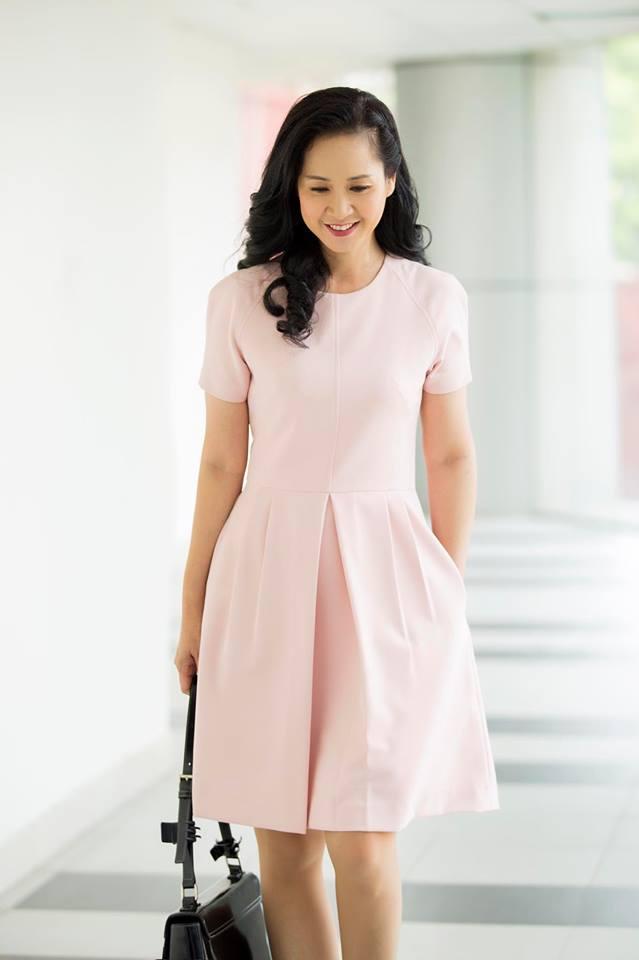 Tuổi 56, bà mẹ chồng giỏi ăn hiếp con dâu nhất Việt Nam vẫn mặc gì cũng được khen đẹp-6