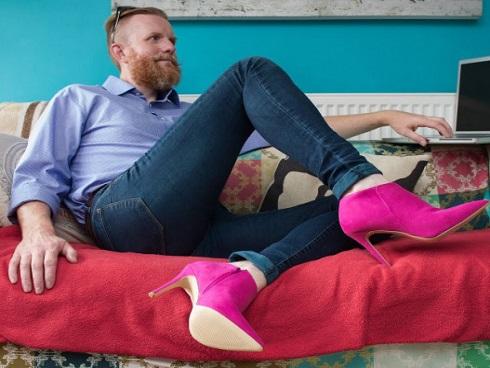 Chia sẻ thú vị của người đàn ông có sở thích khác lạ... 'đi giày cao gót'