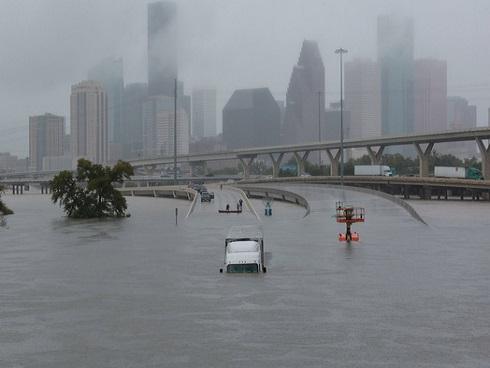 Clip: Siêu bão thập kỷ Harvey nhấn chìm thành phố Houston, Mỹ