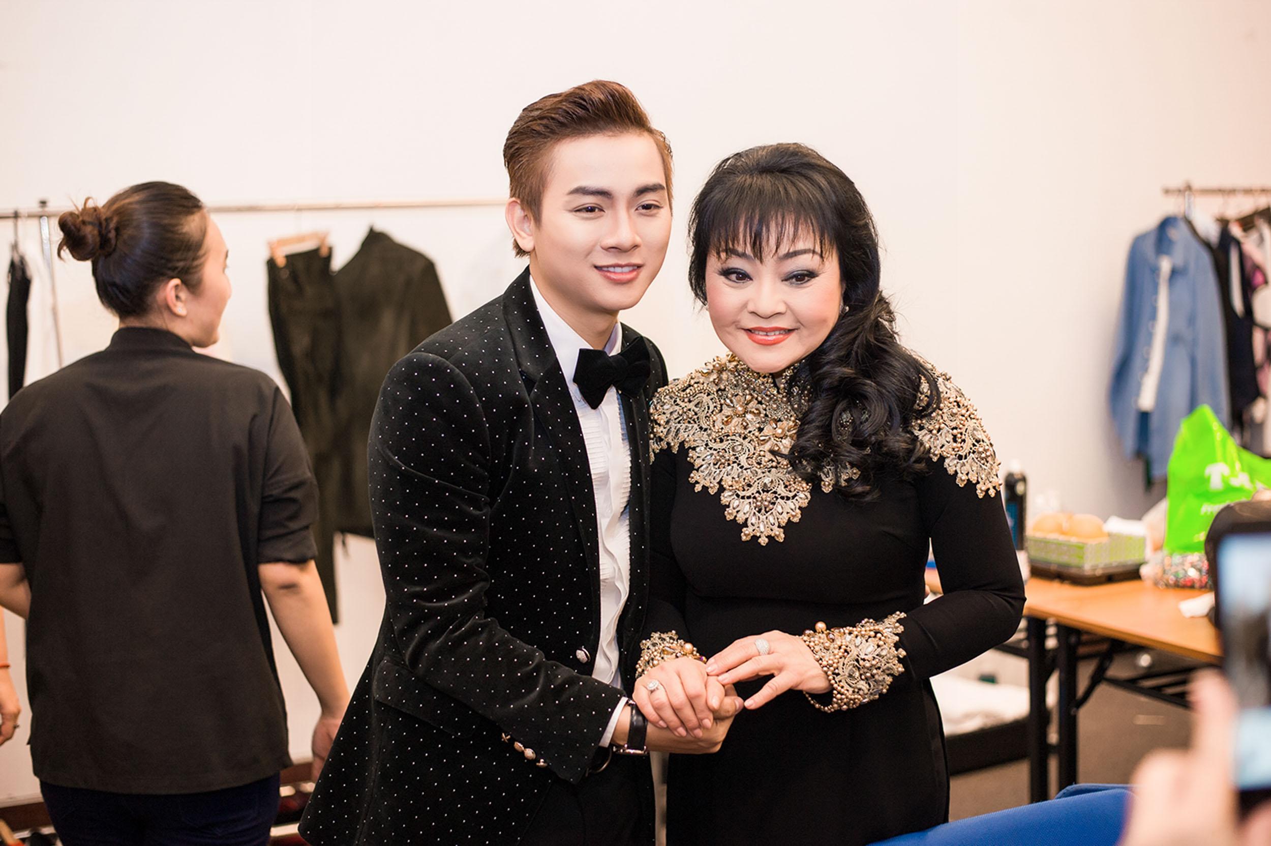 Chuyện ít người biết: Đàm Vĩnh Hưng tự tay ướp nước hoa lên ghế ngồi của khán giả-9