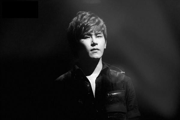 Hoya liên tục gửi lời xin lỗi trong phát biểu đầu tiên sau khi rời INFINITE-1